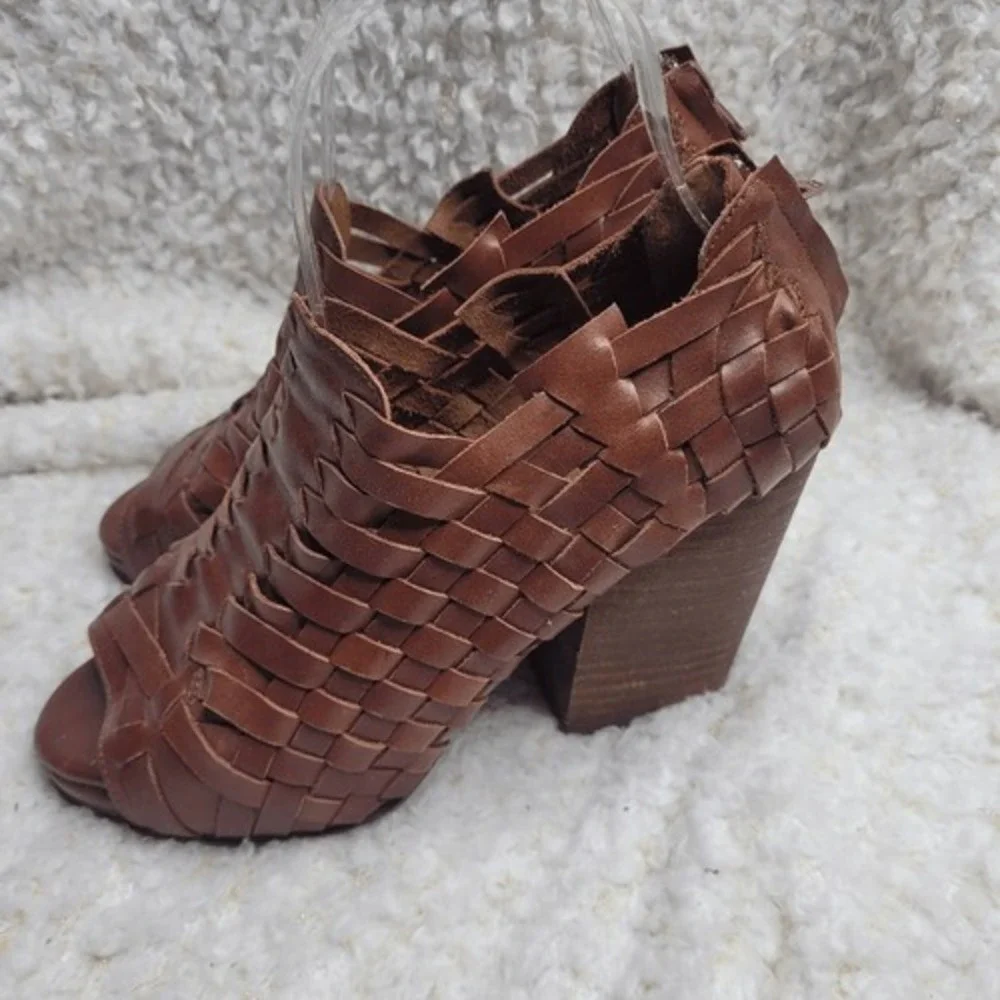 Jeffrey Campbell Brown Basket Woven Leather‎ Peep-toe Booties sz 7.5